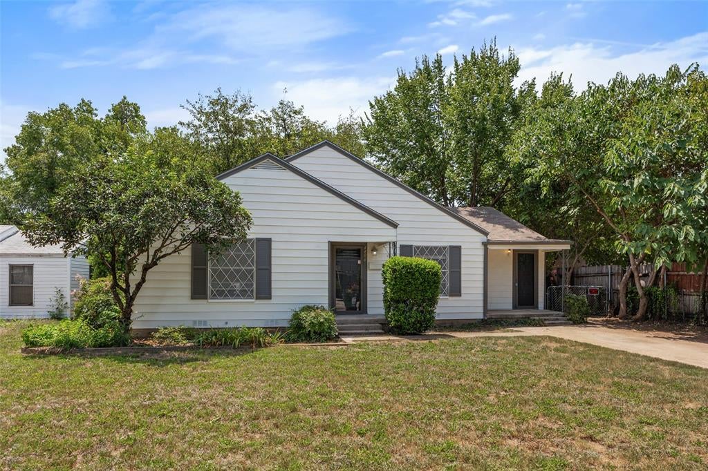 4406 Wayne Court S — photo