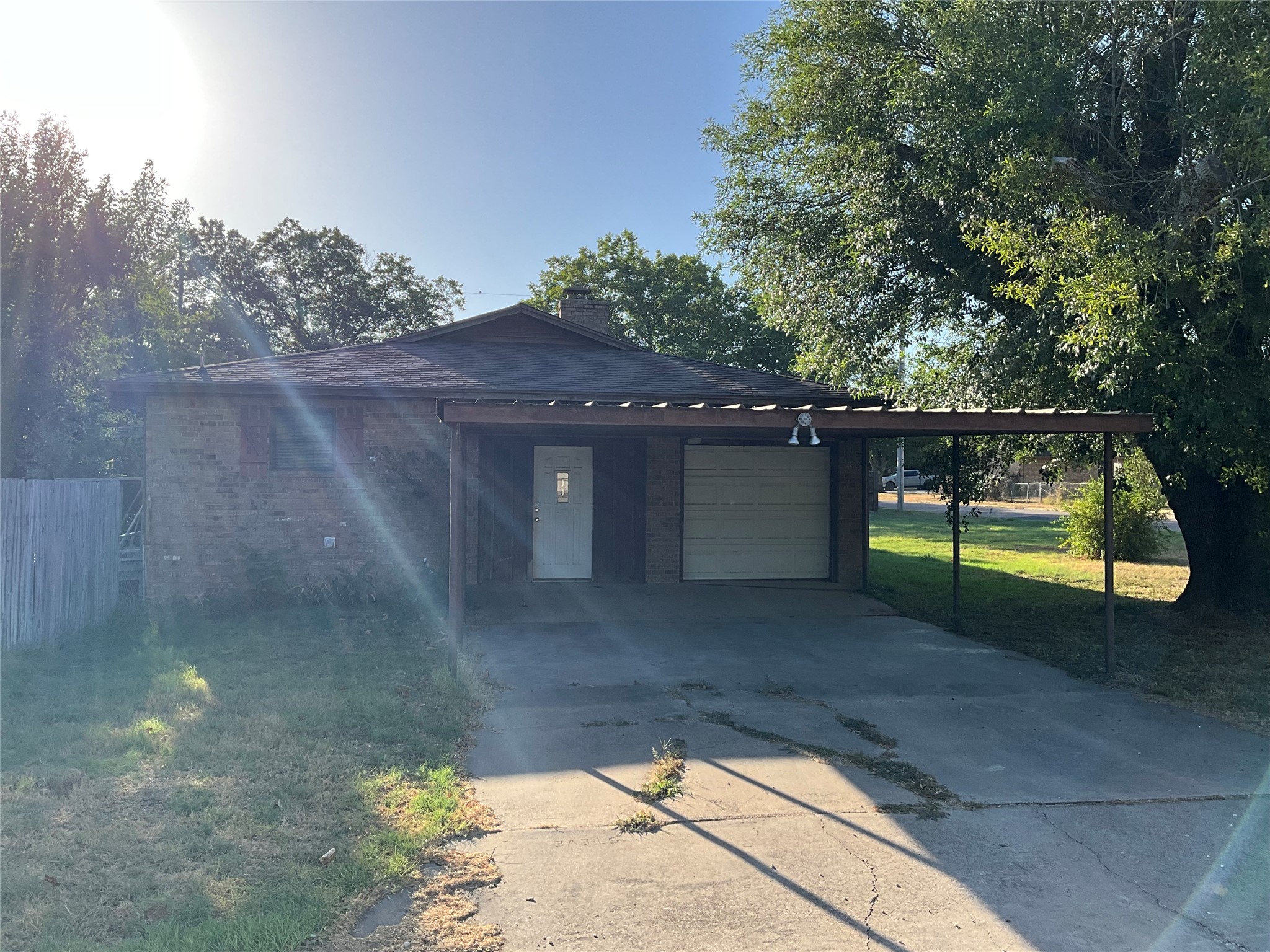 1001 E White Street, Hamilton, TX 76531 — photo 2
