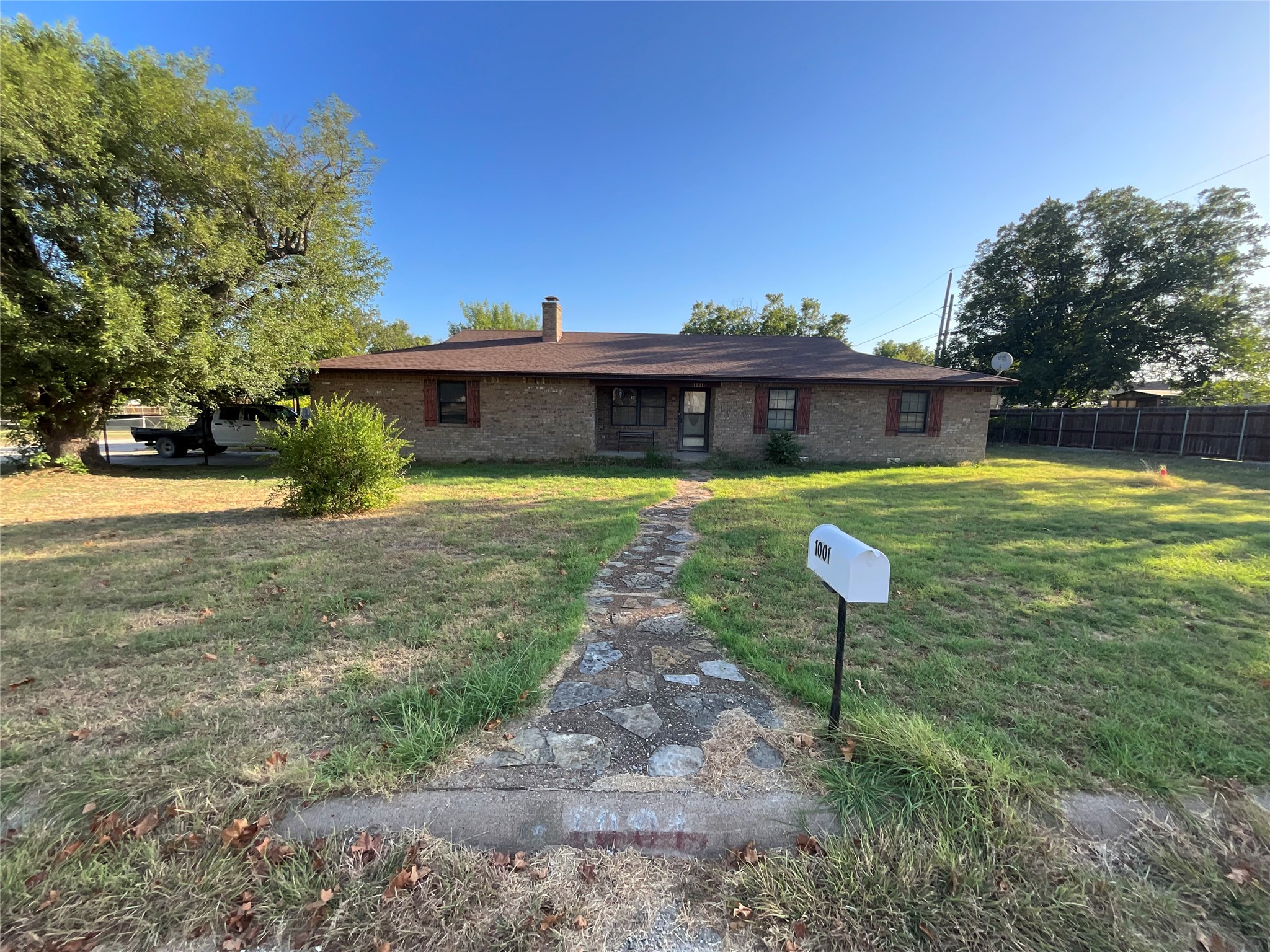 1001 E White Street, Hamilton, TX 76531 — photo 3