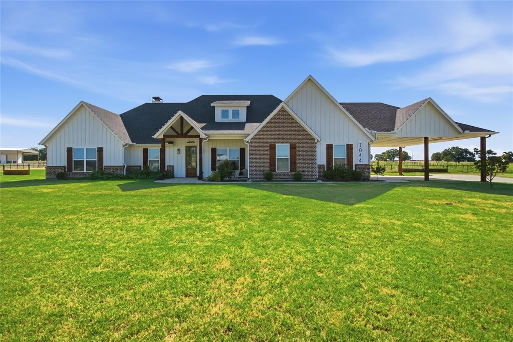 1044 Monarch Court — photo