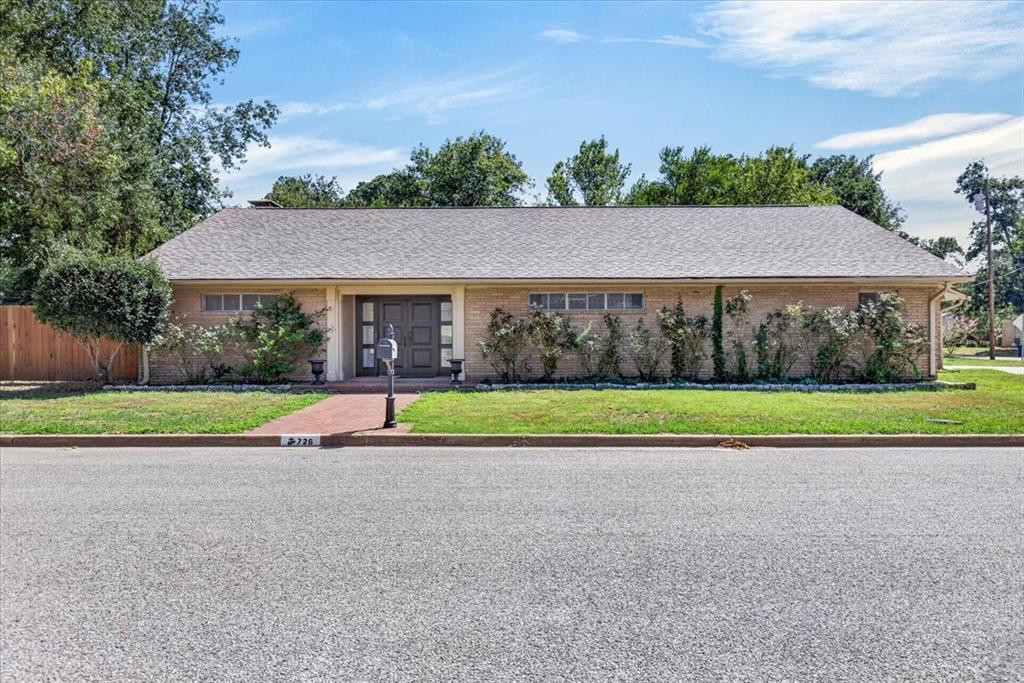 726 Mulberry Drive — photo