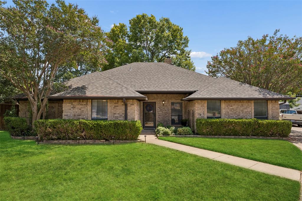 902 Briarcliff Court — photo