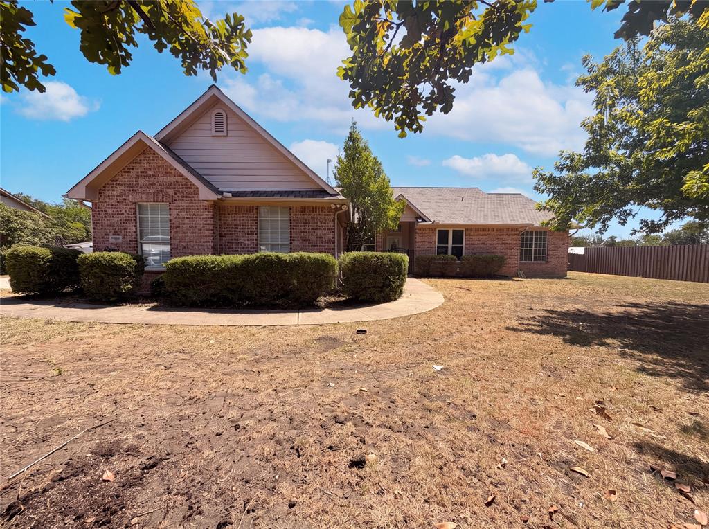 630 New Hope Road E — photo