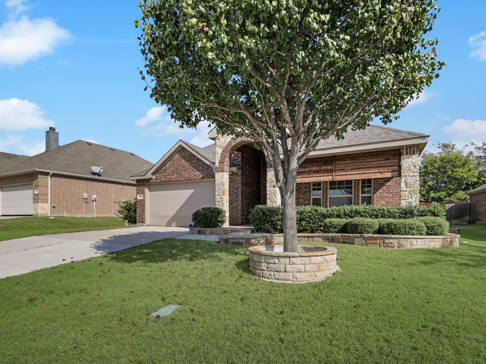 609 Racine Drive — photo