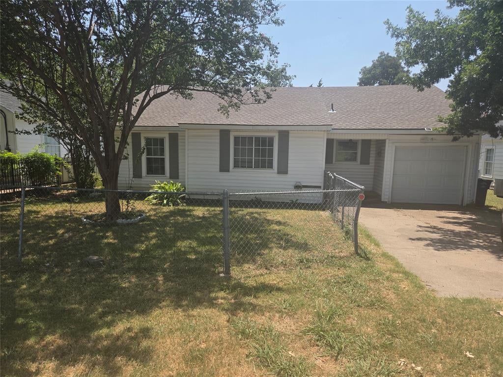 5702 Forney Road — photo