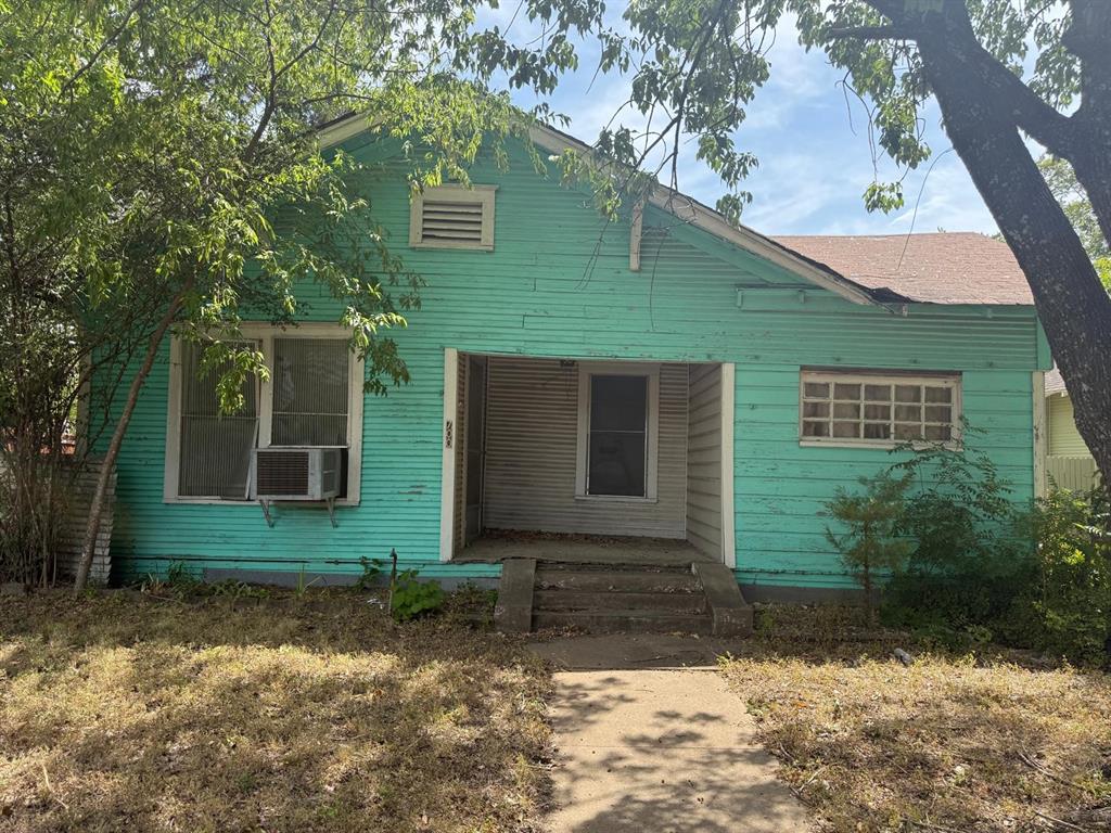 700 S Winnetka Avenue — photo