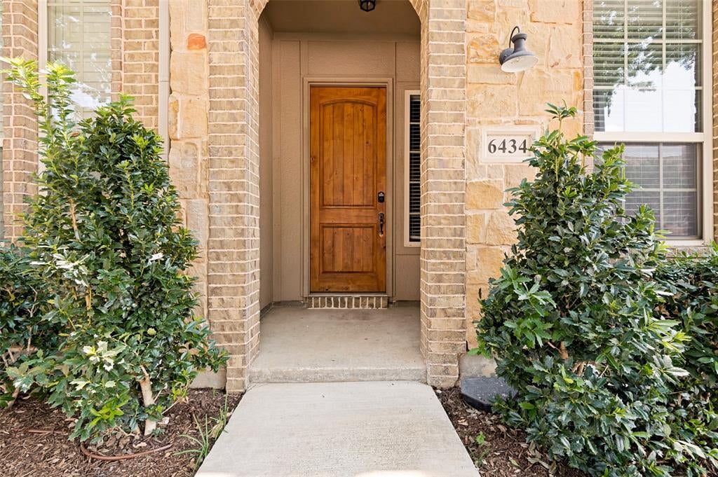 6434 Love Drive — photo