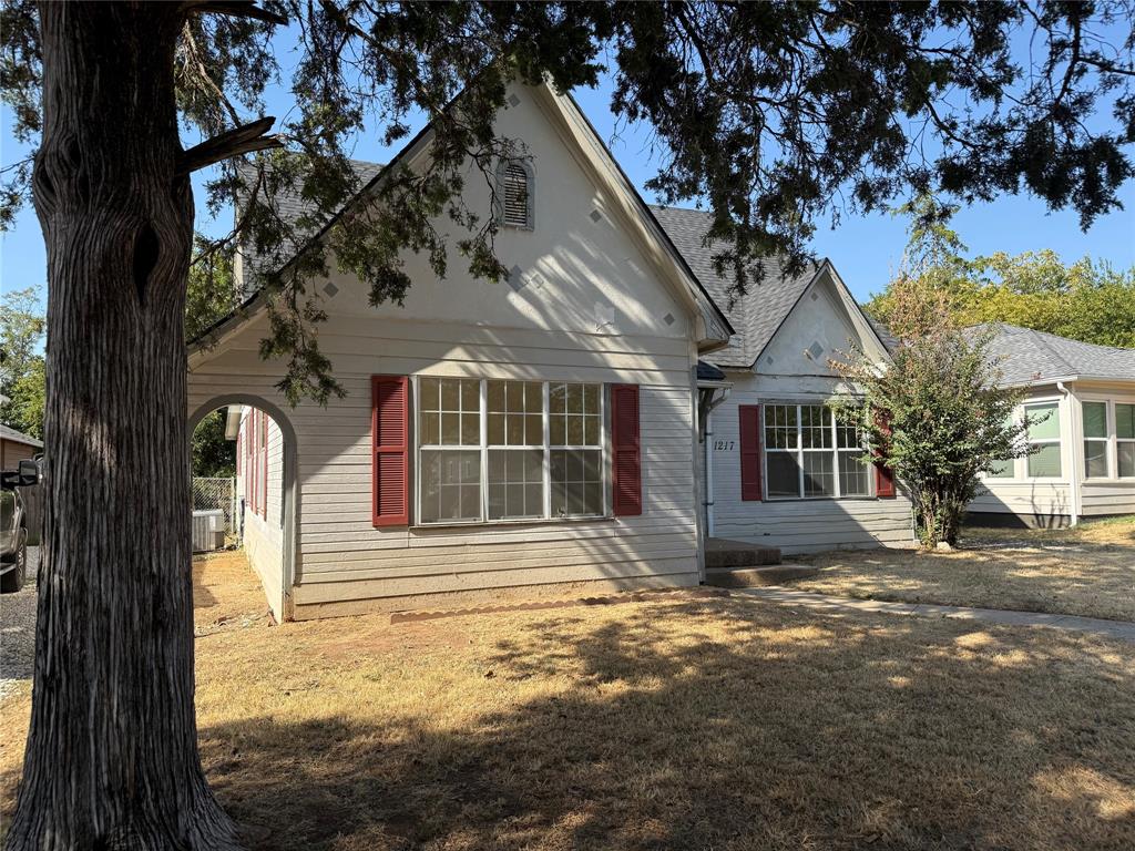 1217 W Walker Street — photo