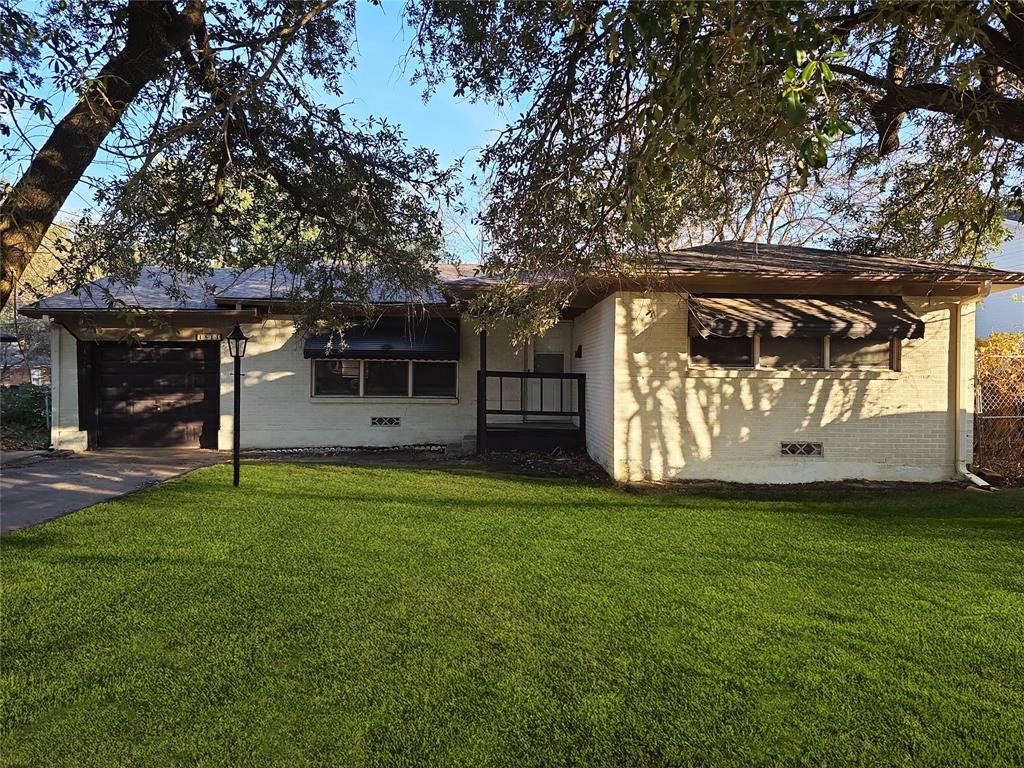 1811 W College Street — photo