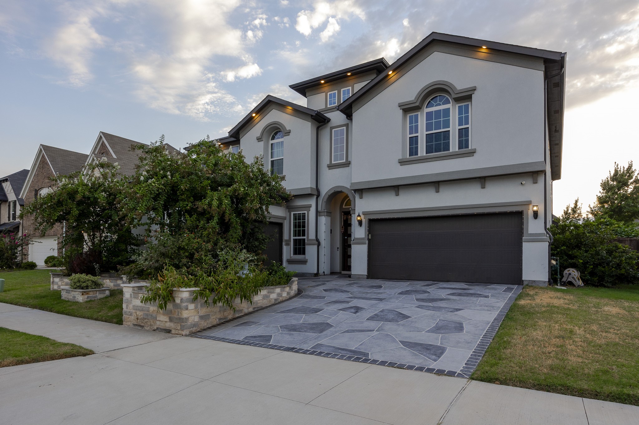 10081 Oxbow Avenue — photo