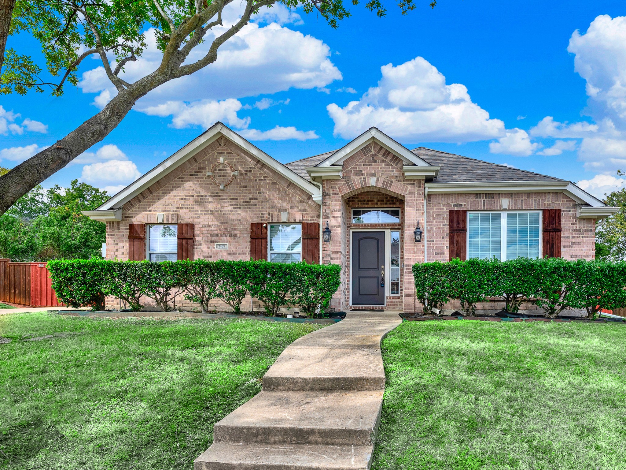 7409 High Point Drive — photo