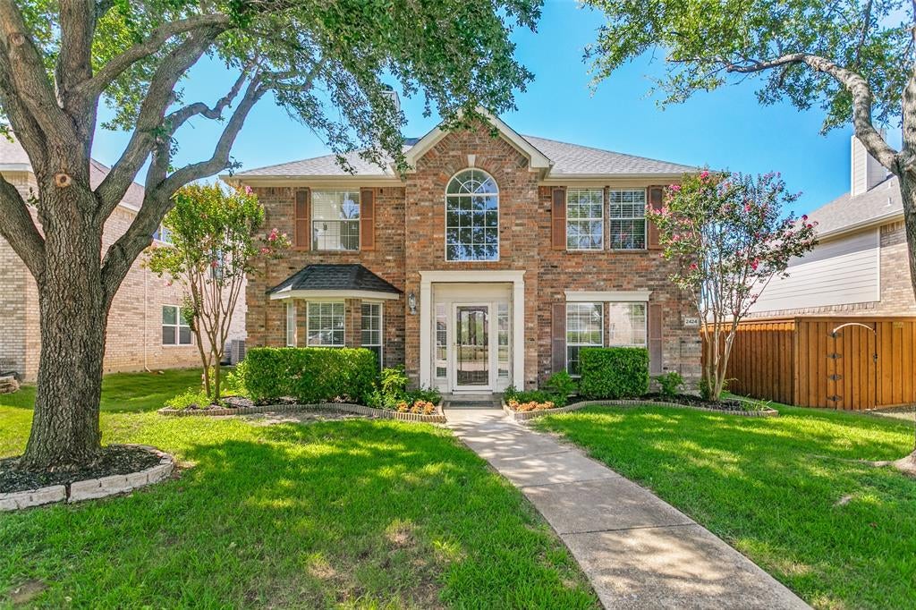 2424 Hunters Run Drive — photo