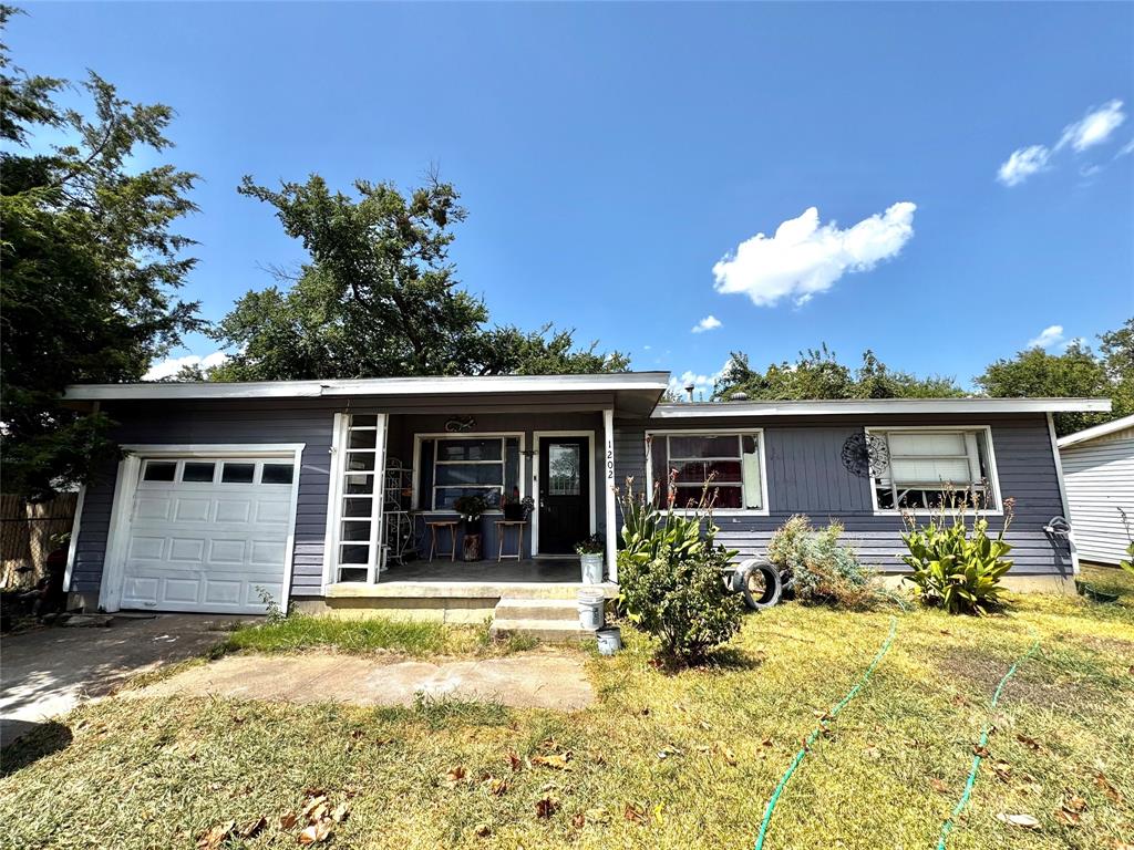 1202 Huddleston Drive — photo