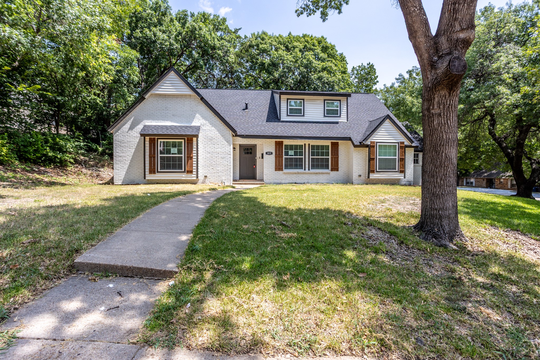 809 Wood River Road — photo