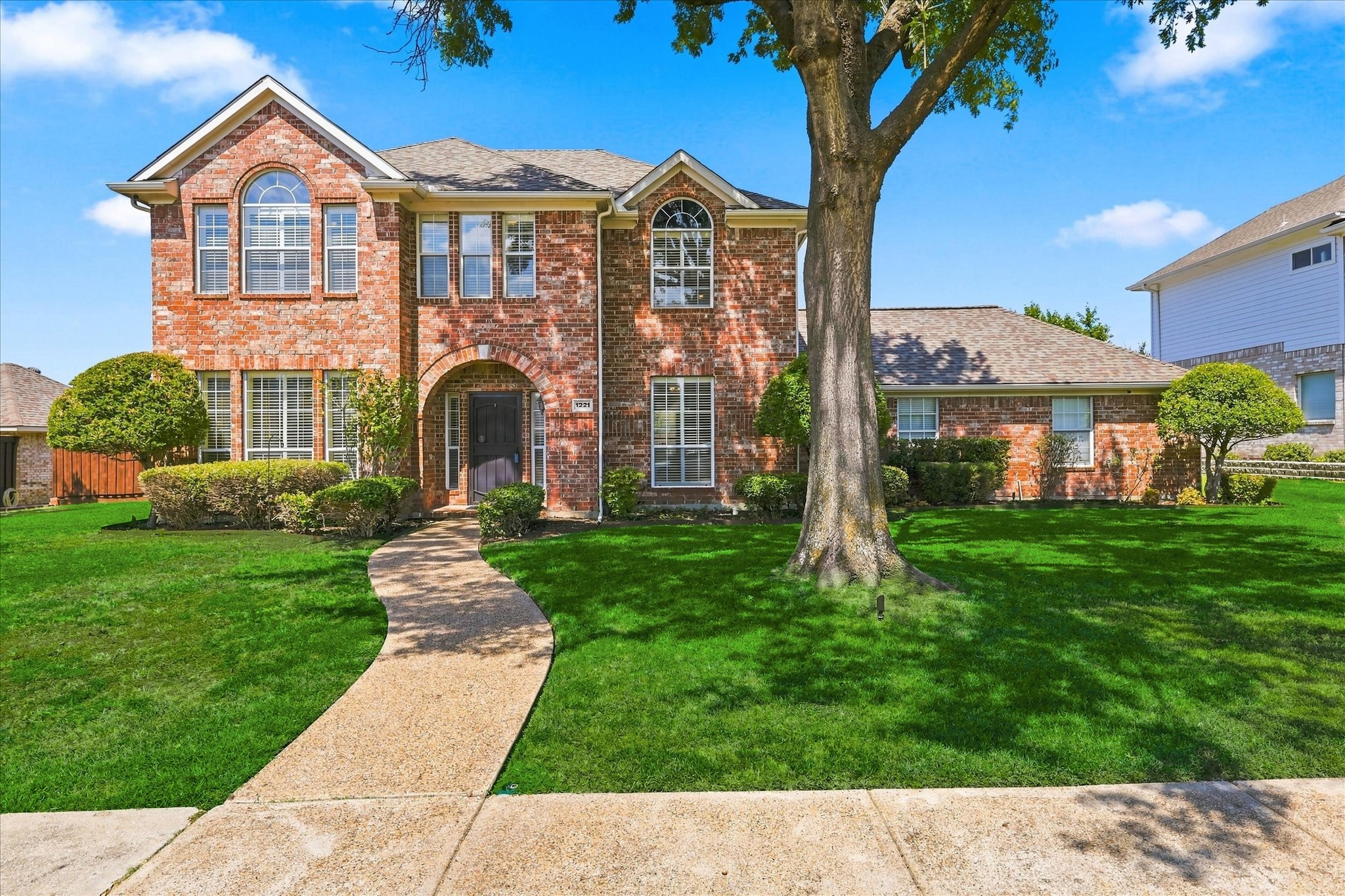 1221 Tralee Lane — photo