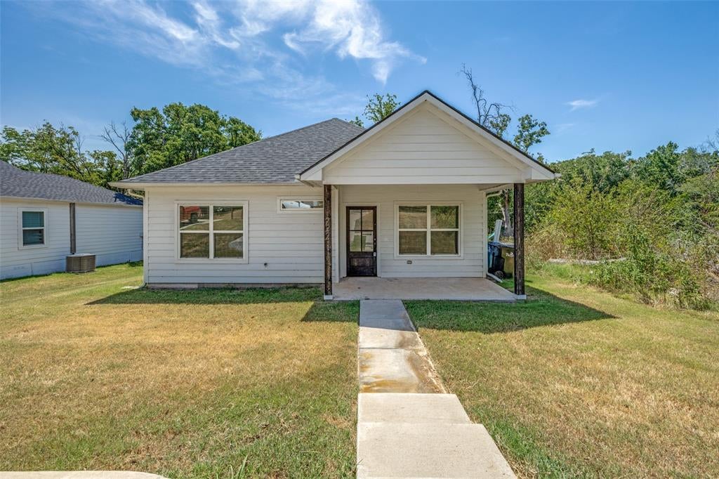 722 E Woodard Street — photo