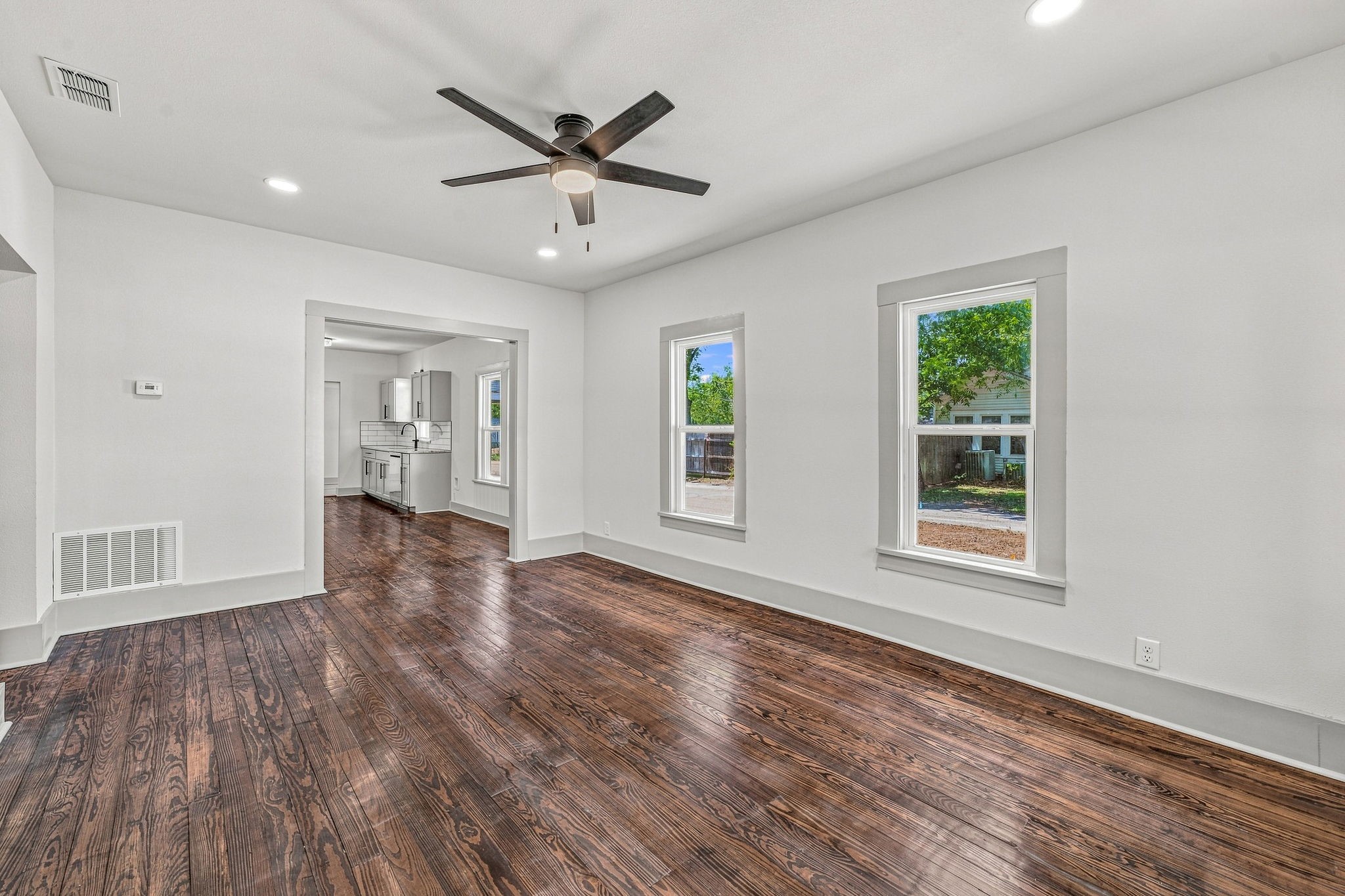910 3rd Street, Graham, TX 76450 — photo 2