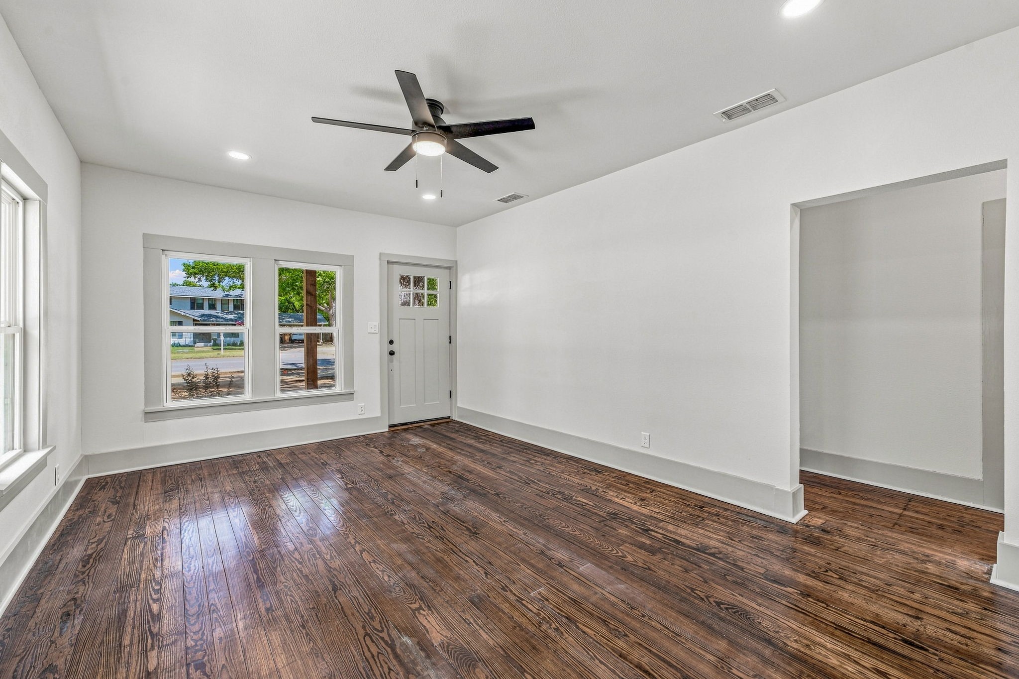 910 3rd Street, Graham, TX 76450 — photo 3