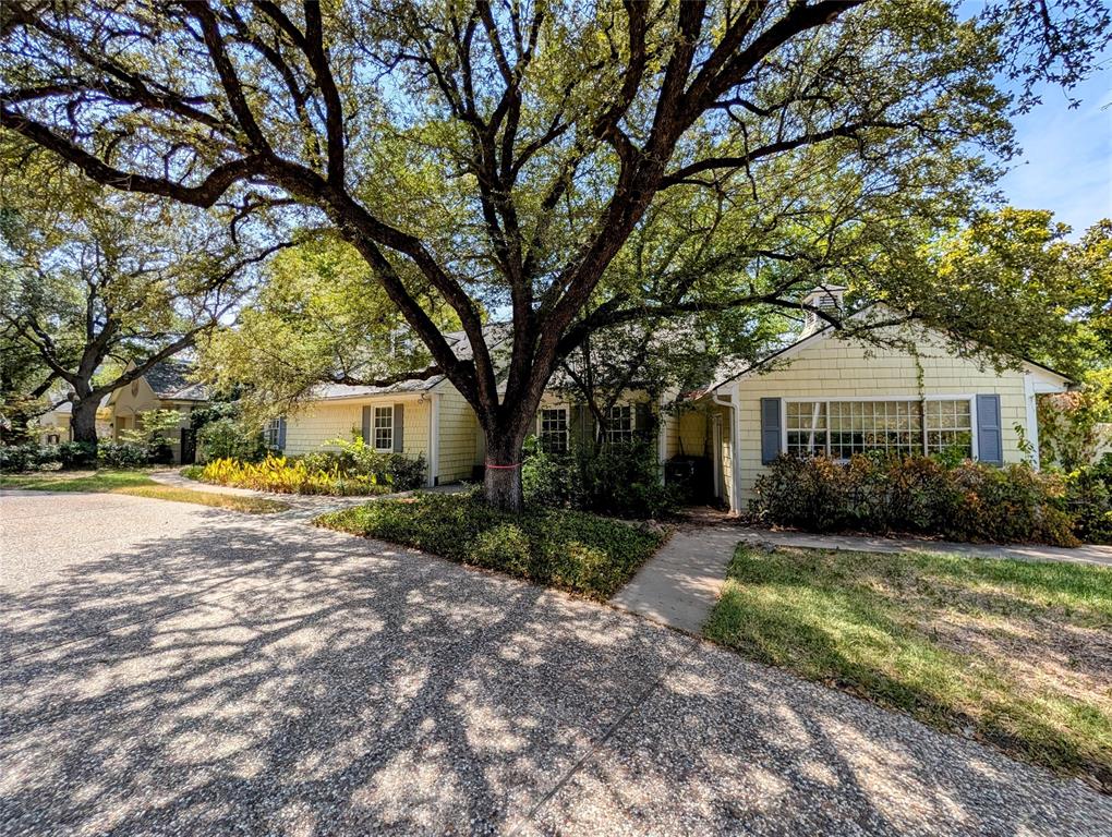 215 N Rivercrest Drive — photo