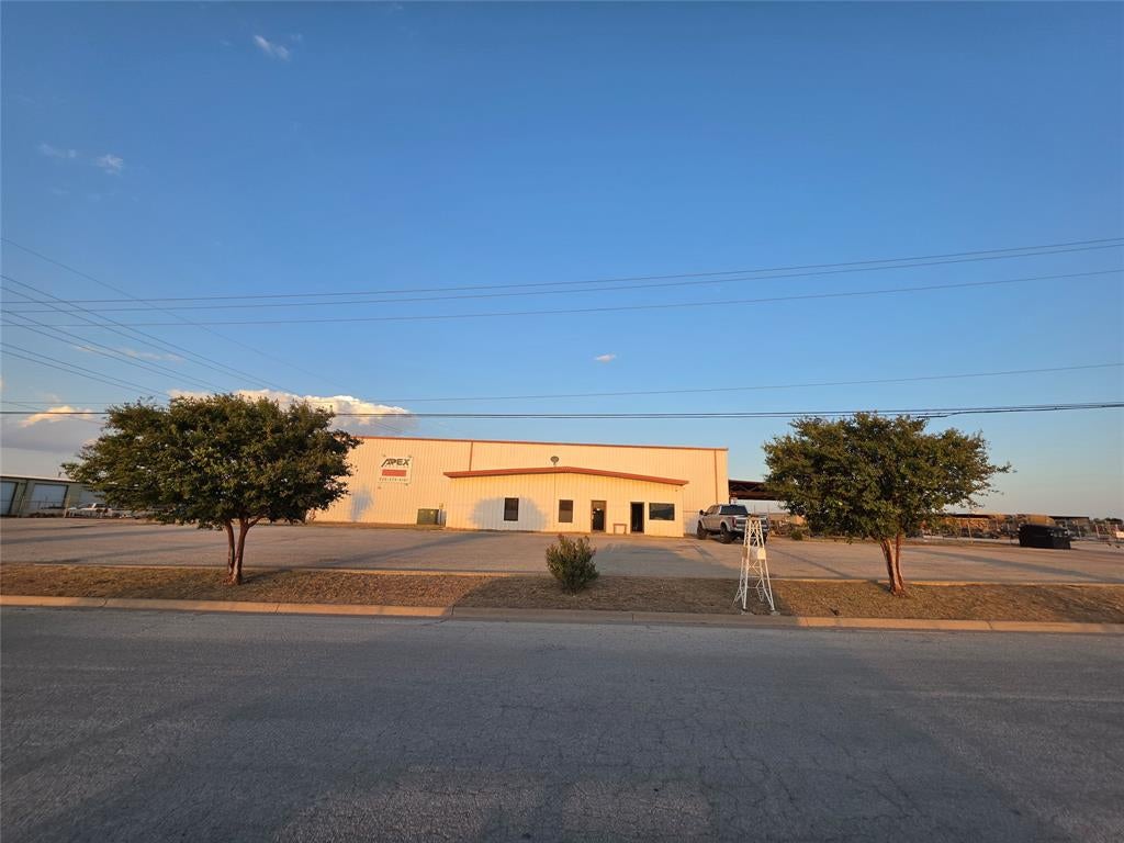 917 Oil Center Drive — photo