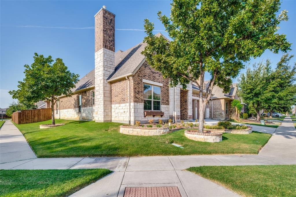 3732 Bristol — photo