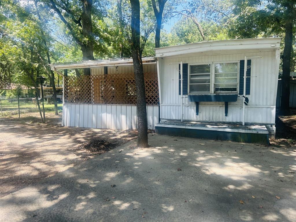 305 Live Oak Lane — photo