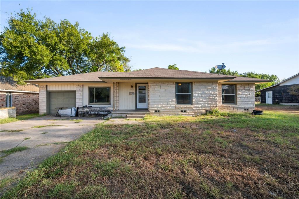 807 E Tyler Street — photo