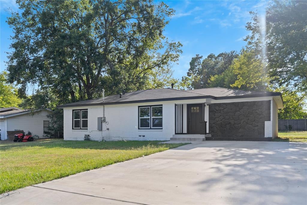 1613 Irwin Lane — photo
