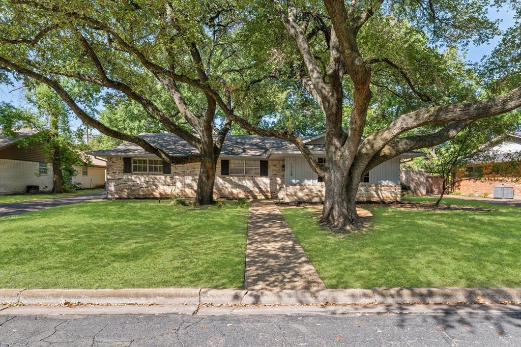 1728 Laurel Lake Drive — photo