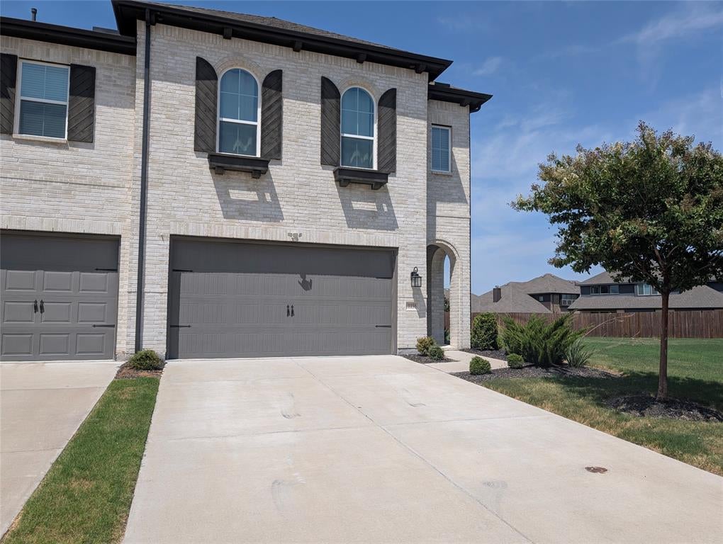 1158 Queensdown Way — photo