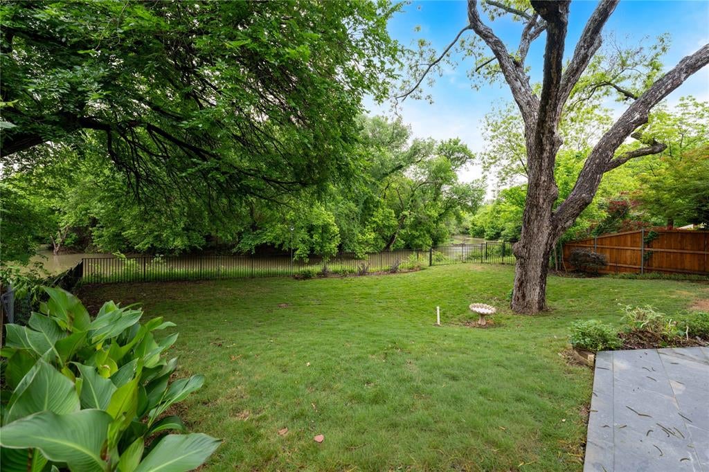 981 Parker Drive — photo