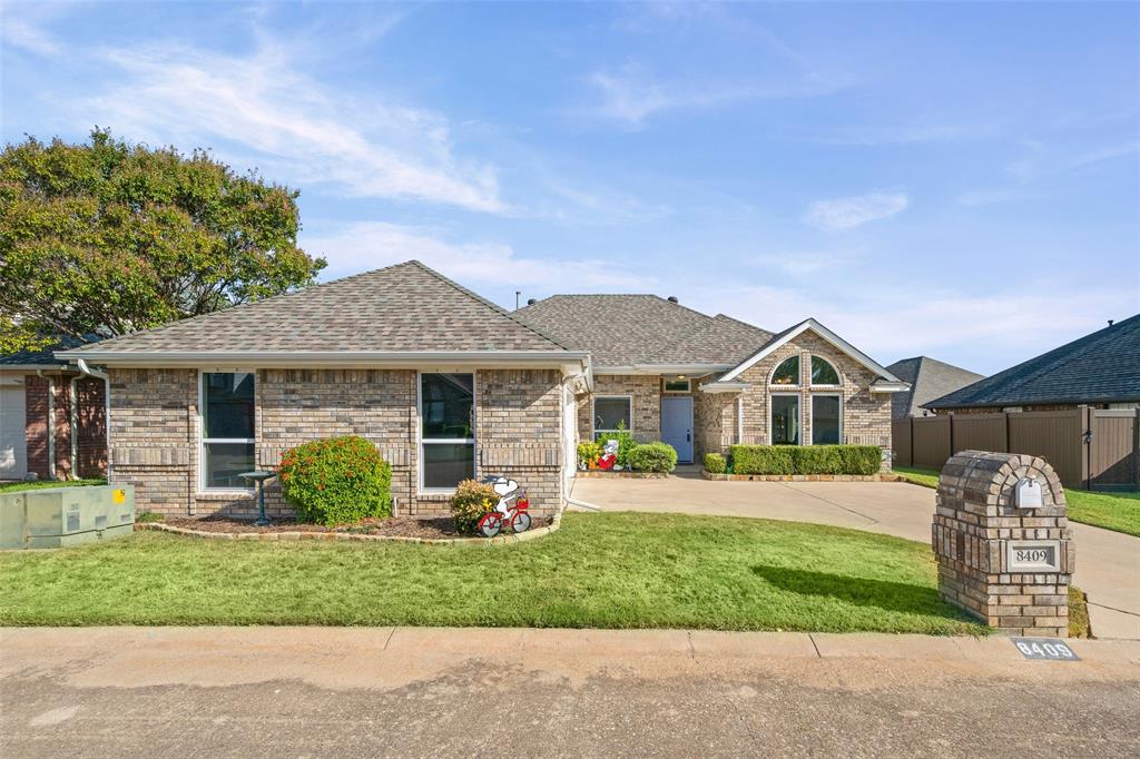 8409 Golf Club Circle — photo