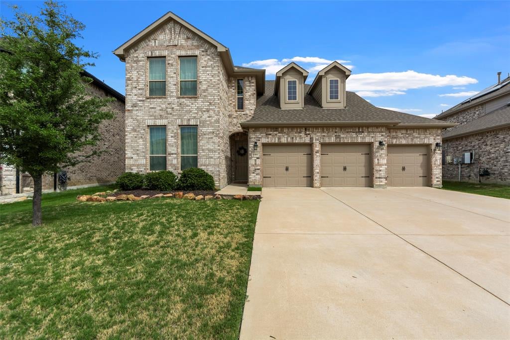 1501 White Water Way — photo