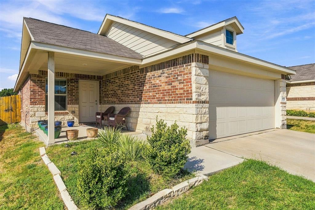 5709 Honey Creek Street — photo