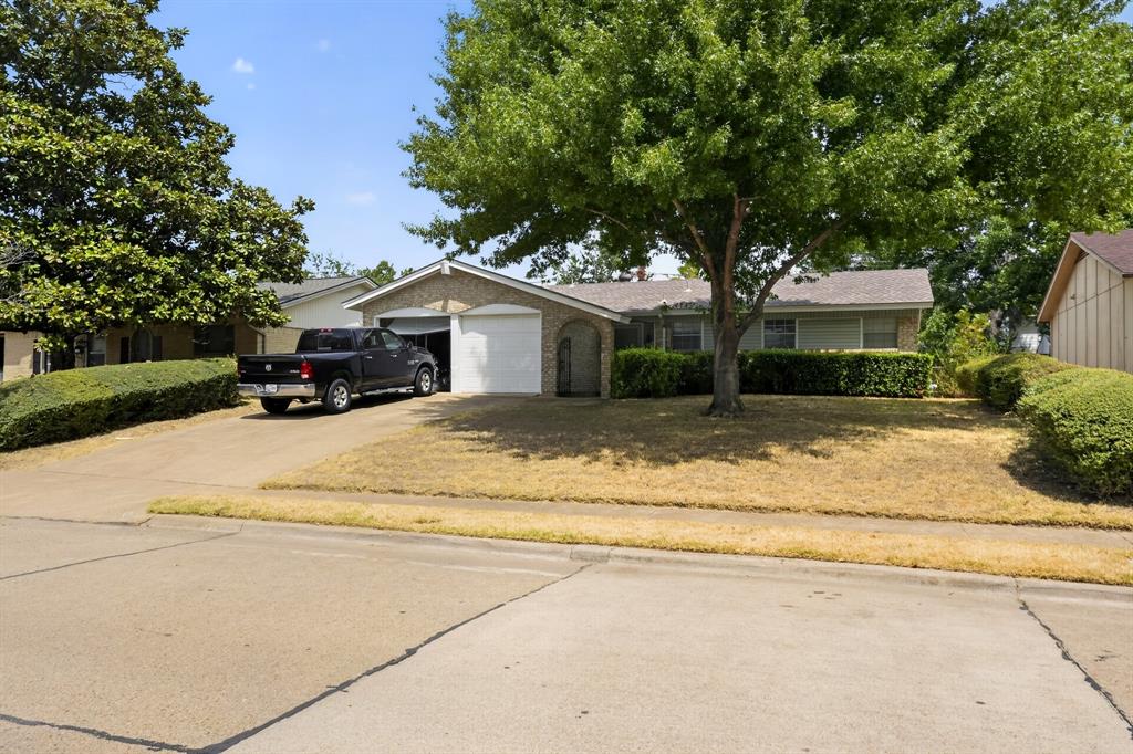 2125 Meadow Glen — photo