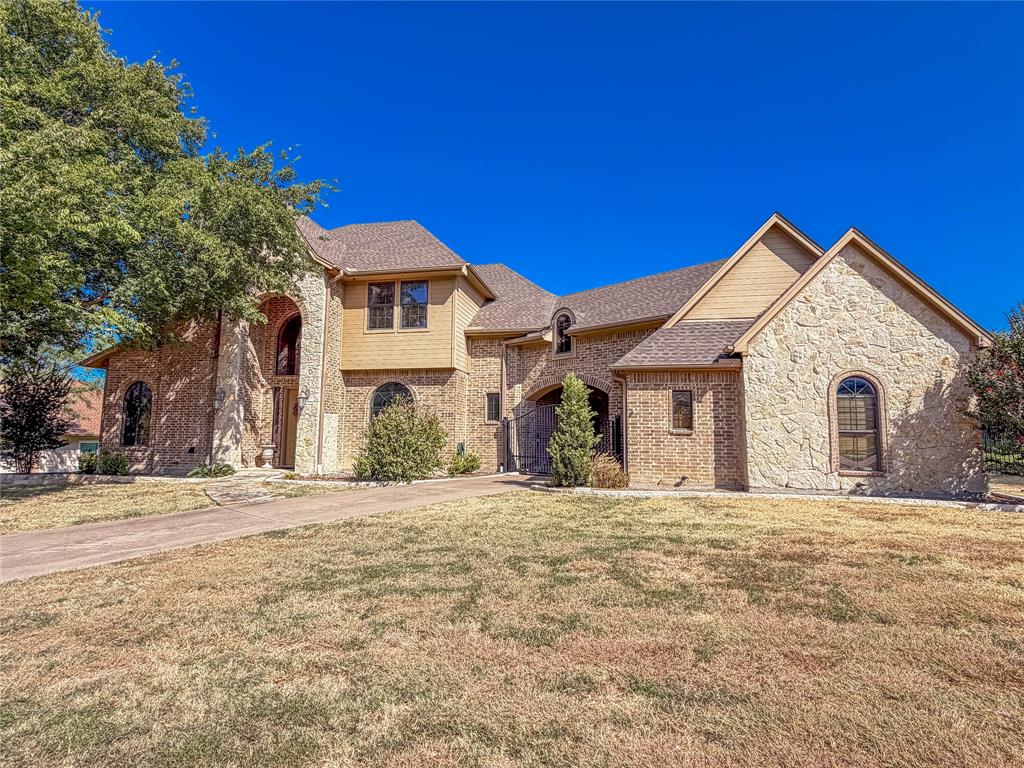2737 Wood Lake Drive — photo