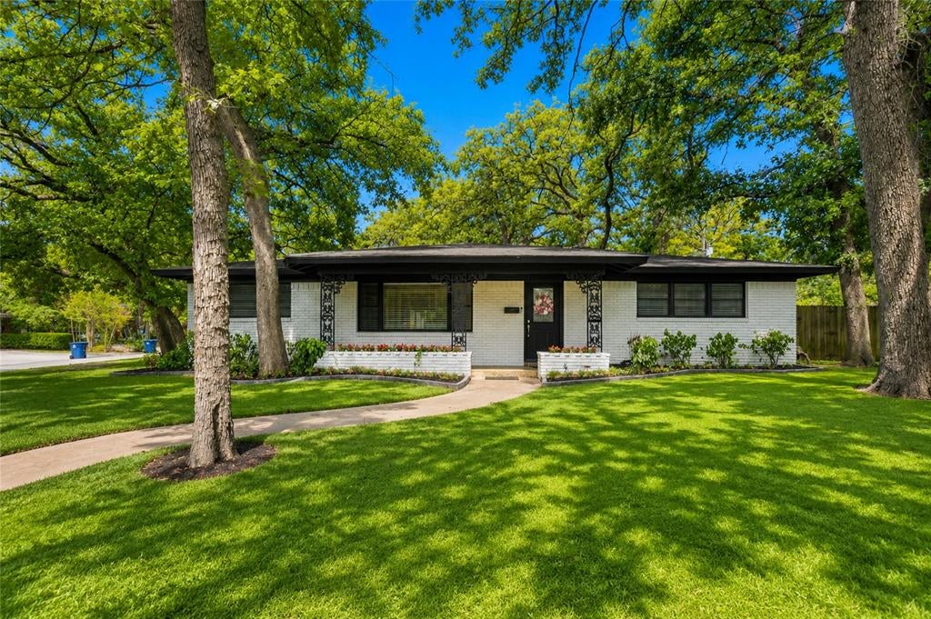 1500 W Lavender Lane — photo