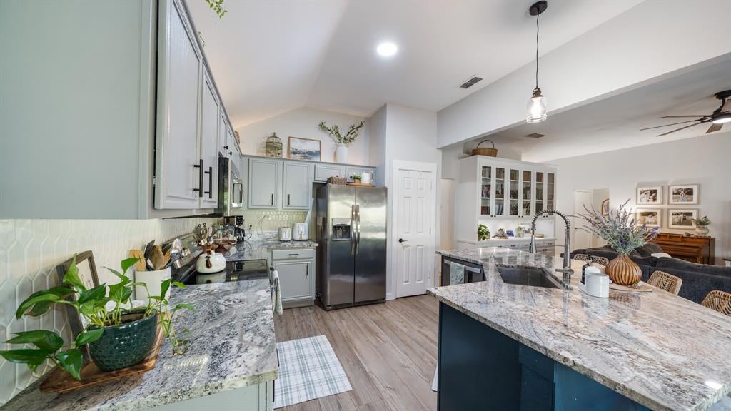 362 River Oaks Lane — photo