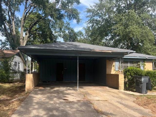 5915 Lakehurst Circle — photo