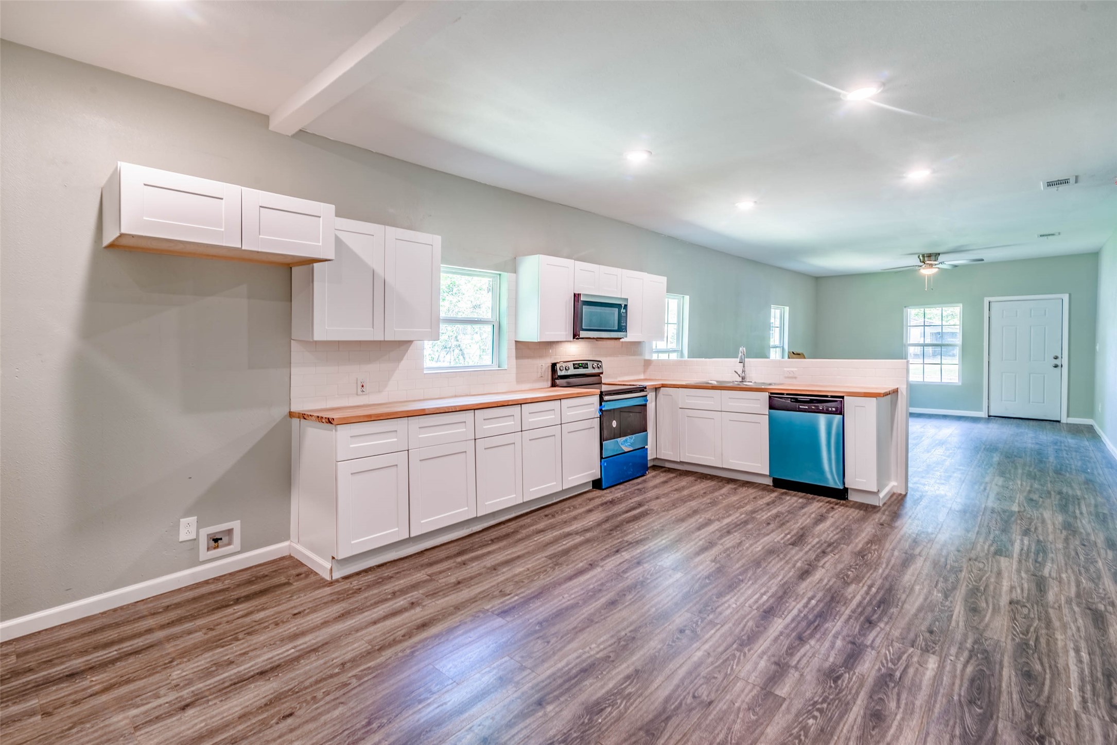 1457 W Austin Street — photo