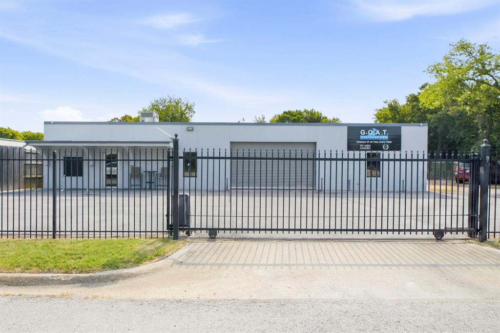 903 Davy Crockett Street — photo