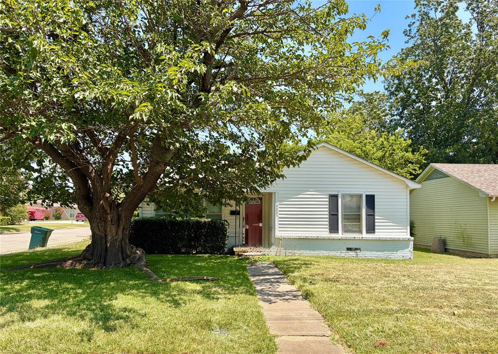 2225 N Shannon Street — photo