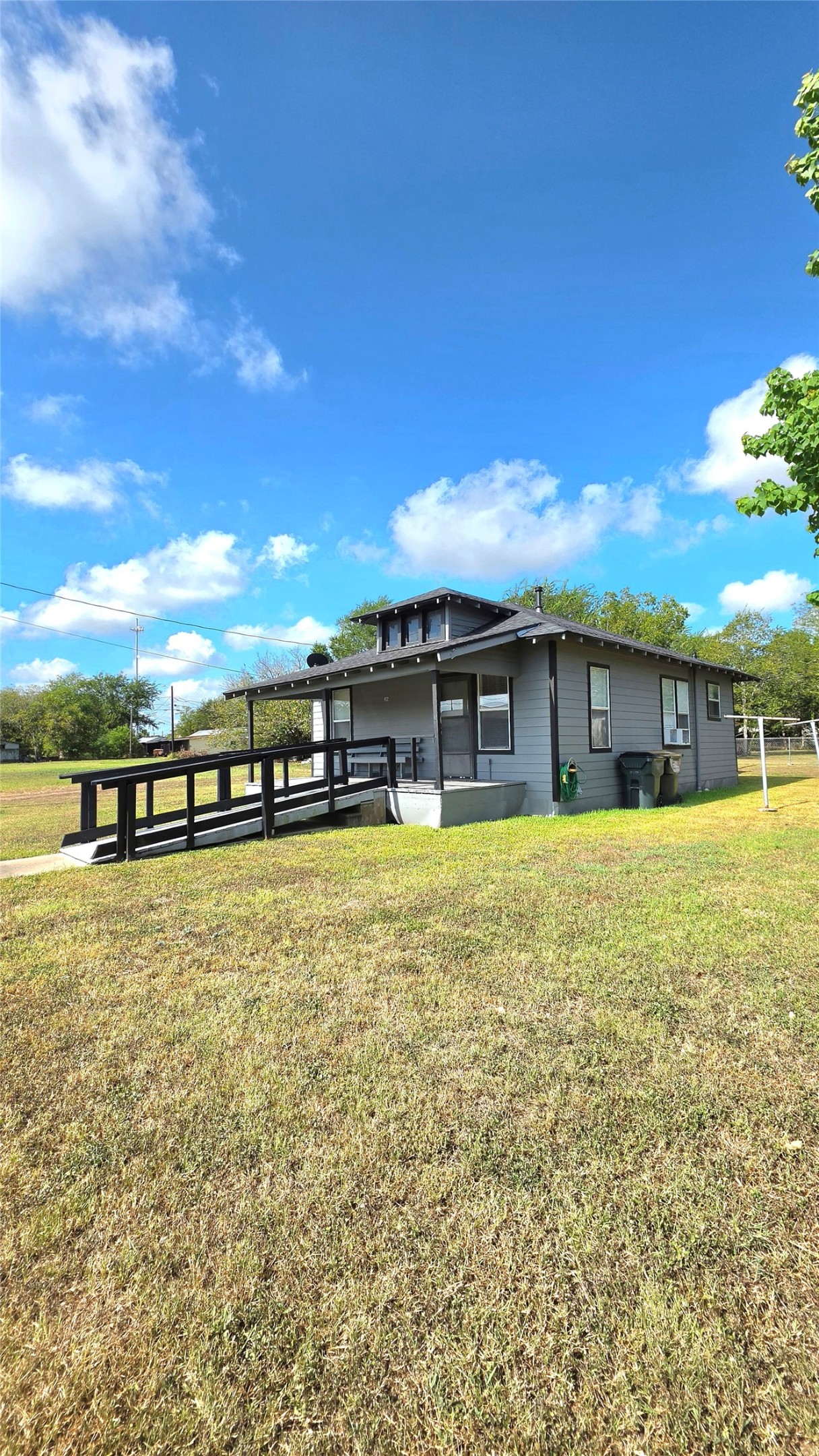 305 N Eagle Street, Weimar, TX 78962 — photo 2