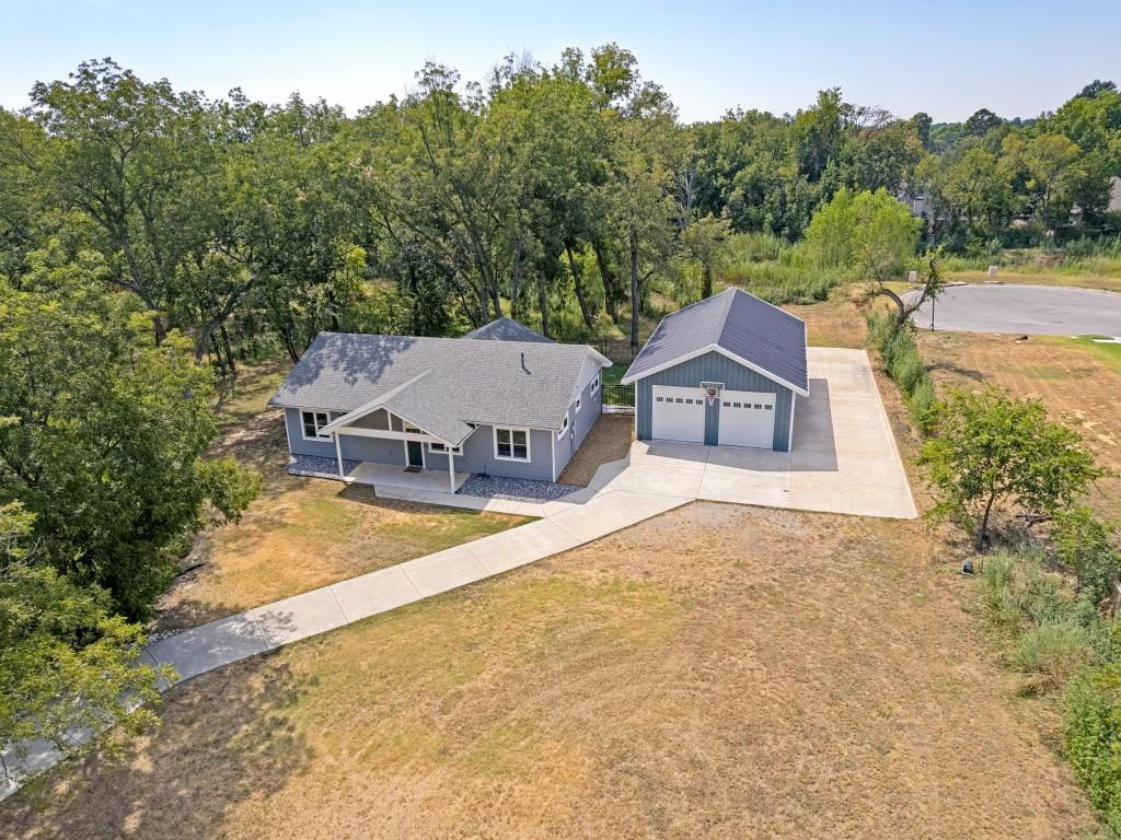 2530 Flora Lane — photo