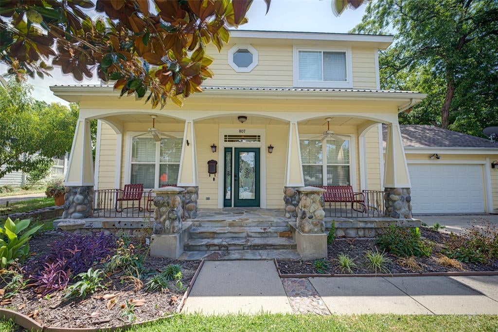 807 Barnes Street — photo