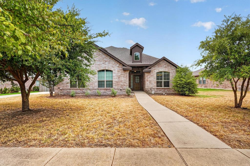 902 Mockingbird Lane — photo