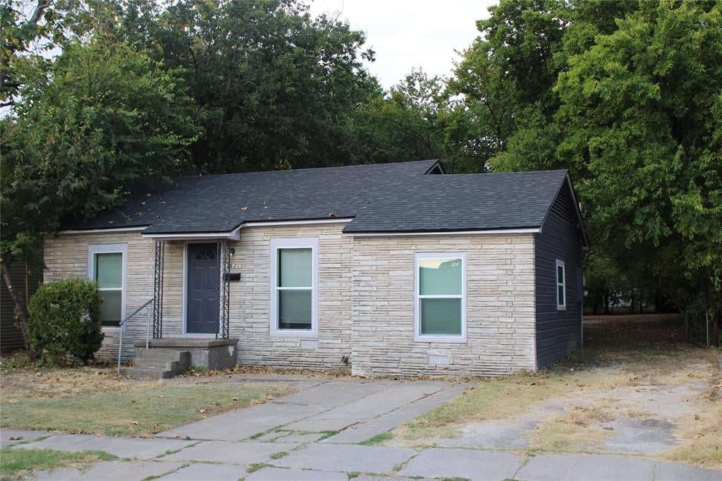 1821 Bell Street — photo