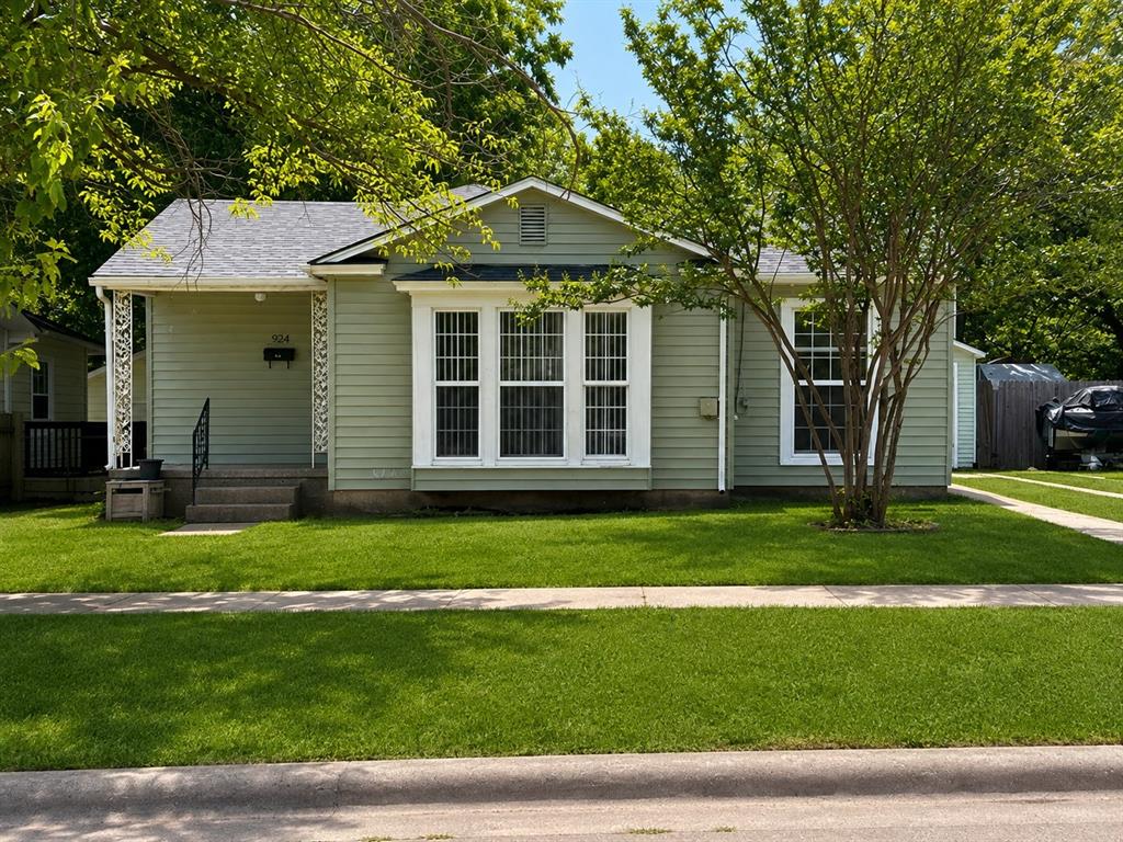 924 W Laurel Street — photo