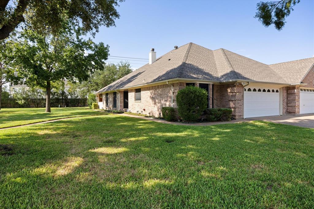 1202 Henard Lane — photo