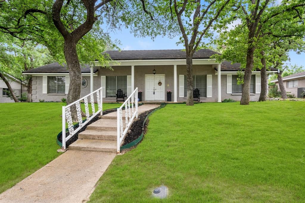 1804 W Cedar Elm Drive — photo